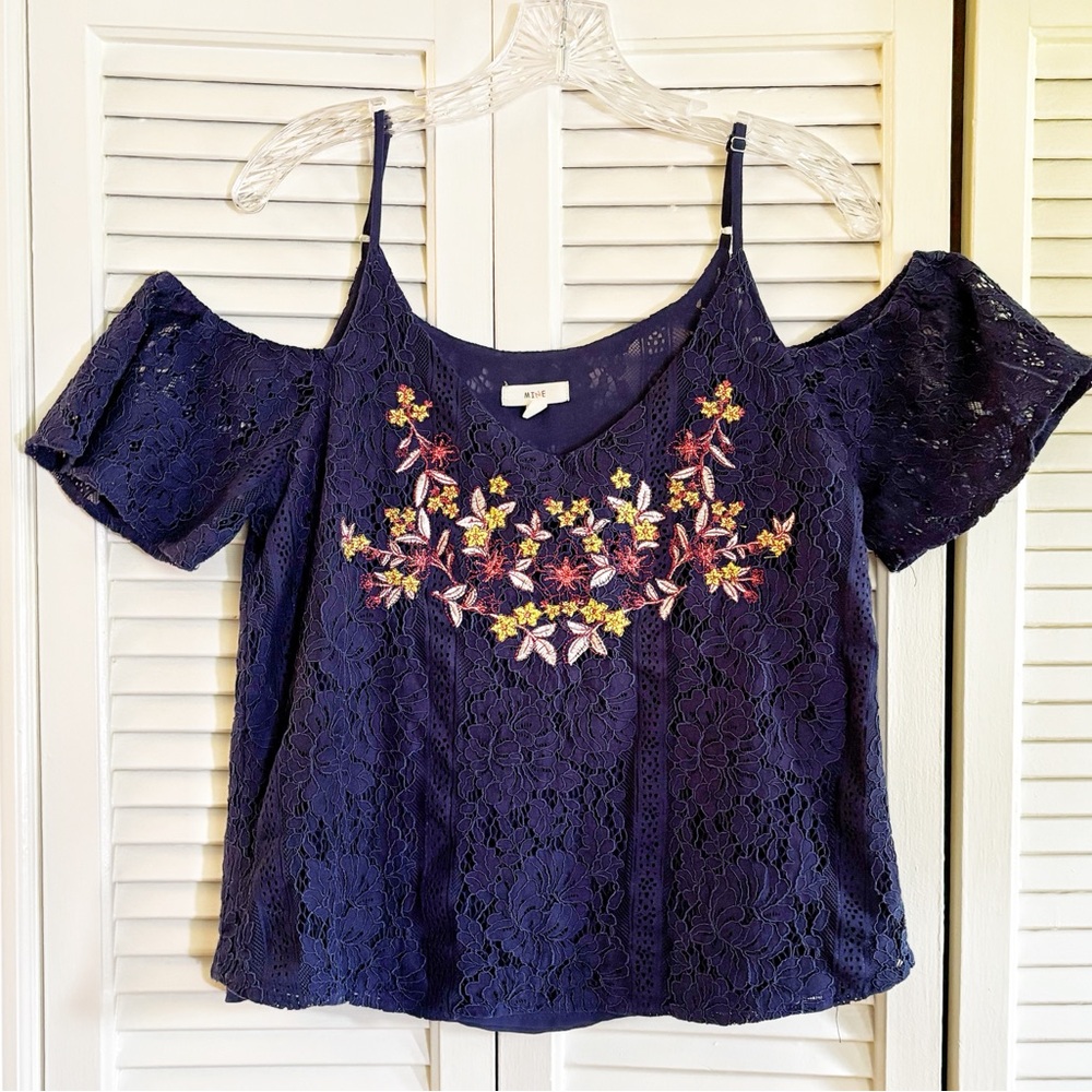 MINE lace embroidered cold shoulder short sleeve top SIZE LARGE